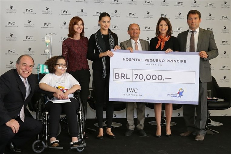 Adriana Lima Cuts the Ribbon on The Little Prince Library in Children’s Hospital